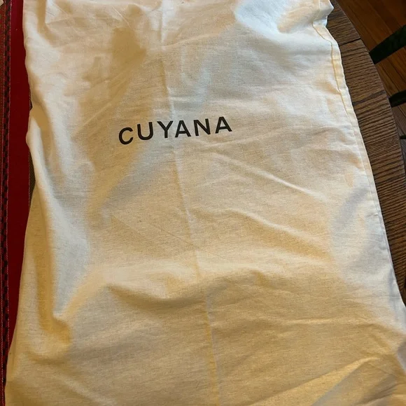 Cuyana Black Croc-Embossed Shoulder Bag - Picture 5 of 7